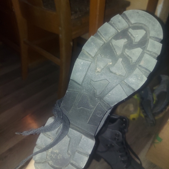 Boots - Picture 4 of 6